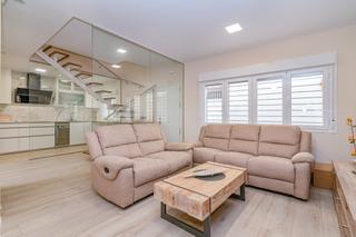 Casa adosada  Calle primo. Casa adosada la zubia