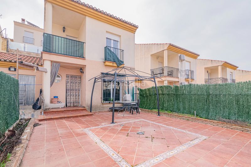 Foto 279f87cb-901e-4b39-ad5a-f73ab70bea3a. Casa amb aparcament a Alfacar