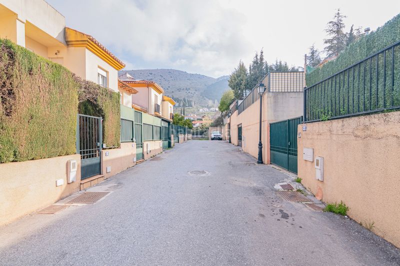 Foto a32b5a5e-d325-4434-9927-9cfd821d7182. Casa amb aparcament a Alfacar