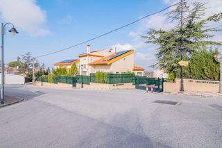 Haus  Avenida alfaguara. Casa en urbanización privada en alfacar