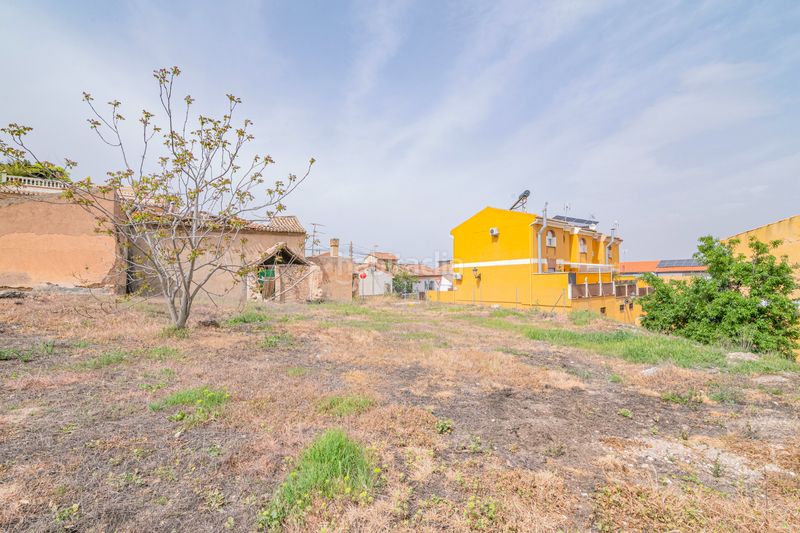 Foto e82e0d9d-4f9d-48d3-b53f-f799889a23de. Terreny residencial a Gójar