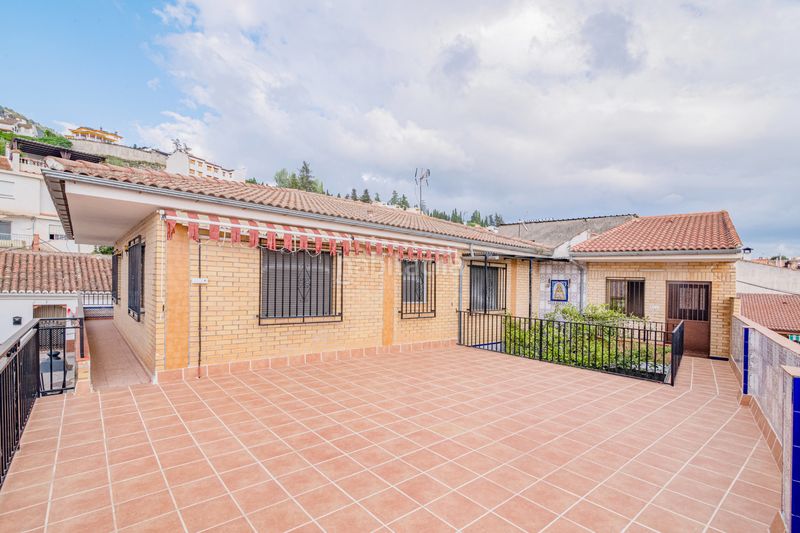 Foto 448fbdf3-b12f-44cc-91c9-138bfa5f18f8. Casa amb aparcament a Alfacar