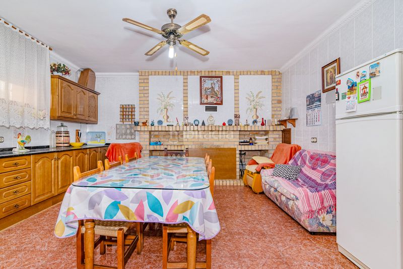 Foto 7a132677-e8c0-46ff-996a-3b5e02daad5b. Casa amb aparcament a Alfacar
