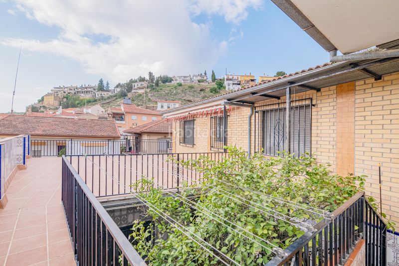 Foto f5ba5c6c-7587-455b-9dd2-528ac5a06343. Casa amb aparcament a Alfacar