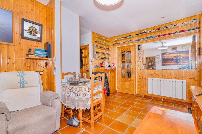 Foto 57ab0963-8f47-4a2e-914d-09fd033b8630. Edificio in Güéjar Sierra