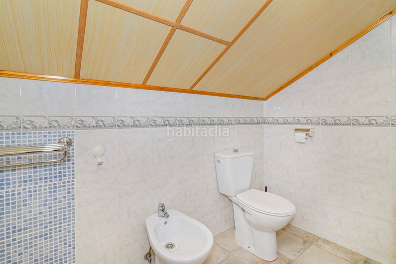Foto d34920bd-e419-4dd5-ba3d-e229804ae5c8. Edificio in Güéjar Sierra