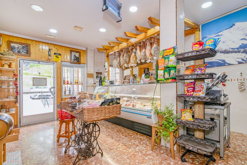 Foto eb0d5368-2f92-45b3-8661-be2a4421e23f. Edificio in Güéjar Sierra