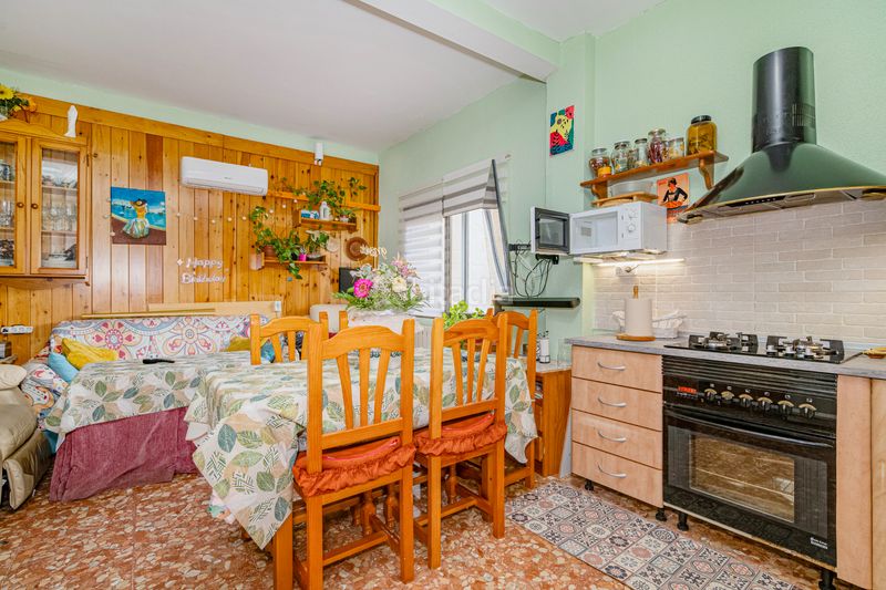Foto f0ca083a-b4d9-4366-8736-bdd29d90ca29. Edificio in Güéjar Sierra