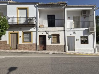 Casa  Avenida naranjos. Casa a reformar en agrupación de mogón