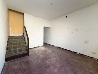 Casa  Avenida naranjos. Casa a reformar en agrupación de mogón