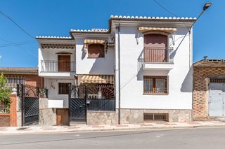 House  N/a. Magnífico chalet en maracena