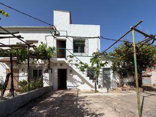 Haus  Calle canal. Cortijo con olivos en agrupación de mogón