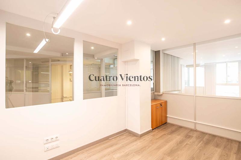 Foto fd056db1-ad84-4940-8ddb-a80ab523f1b1. Affitto ufficio con riscaldamento parcheggio in Barri de les Corts Barcelona