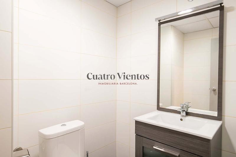 Foto 321a9481-140c-4468-bec1-f4a0bb4d32b4. Alquiler oficina fantástica oficina junto a avenida de madrid en alquiler en Barcelona