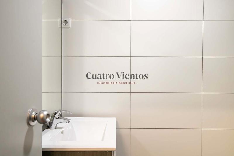 Foto 17ba326a-7f6f-4973-84cd-d7d04985f3f4. Lloguer oficina amb calefacció aparcament a Barri de les Corts Barcelona