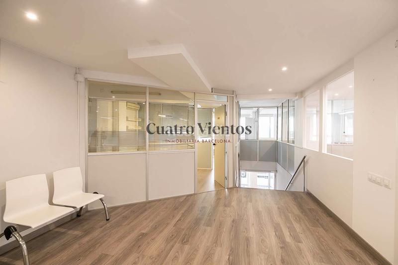 Foto 5e8d4469-a3df-435c-a21c-c22639bcb22f. Lloguer oficina amb calefacció aparcament a Barri de les Corts Barcelona
