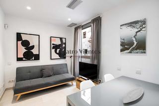 Location Appartement  Carrer de felícia fuster i viladecans. Práctico dúplex amueblado, a un paso de la playa de la barcelone