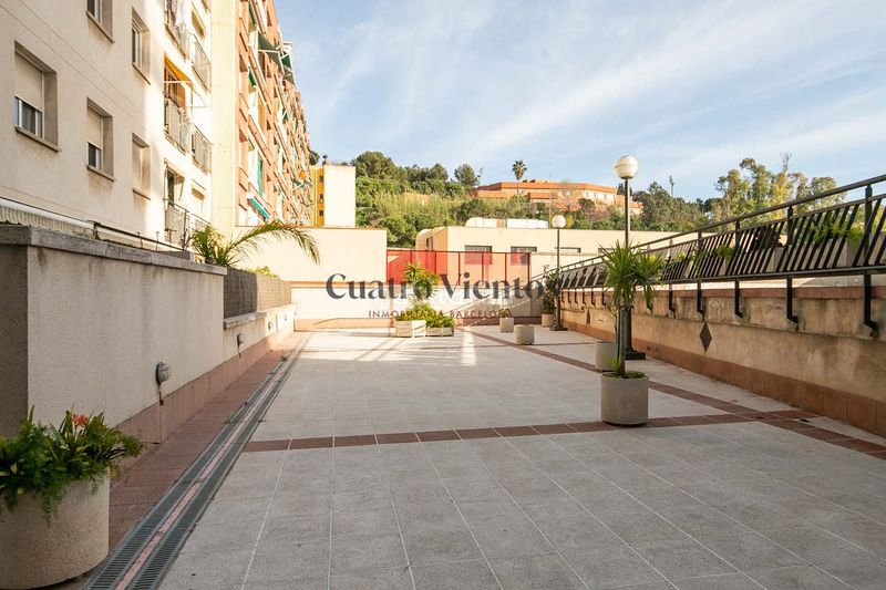 Foto 03559da6-cdba-4c60-b81d-25f31b1a634e. Pis amb calefacció aparcament piscina a Font de la Guatlla Barcelona