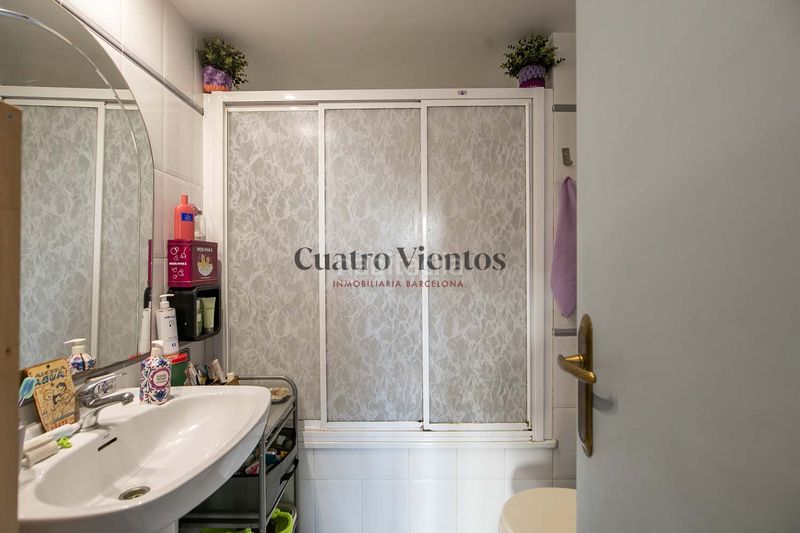 Foto 4cba427f-007b-44b0-b80b-372beab5b8b5. Pis amb calefacció aparcament piscina a Font de la Guatlla Barcelona