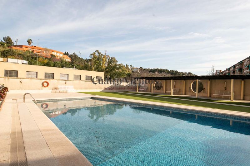 Foto 6d1fad4f-cb83-4534-921d-44bcdf755fac. Pis amb calefacció aparcament piscina a Font de la Guatlla Barcelona