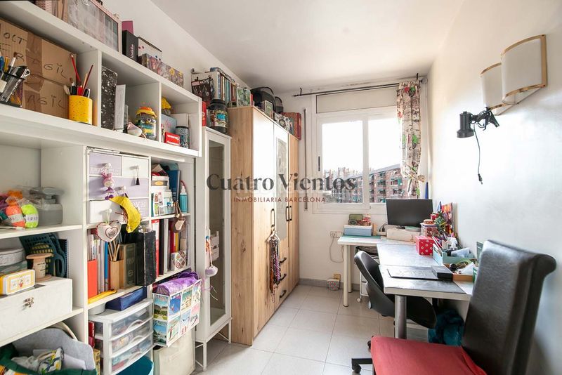 Foto f5ef8d87-a274-4bf3-8e5d-5e3d9119ea8c. Pis amb calefacció aparcament piscina a Font de la Guatlla Barcelona