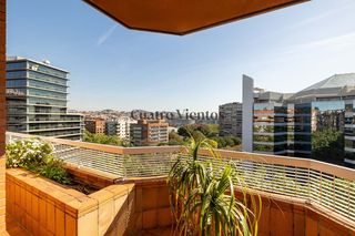 Pis  Carrer d'agustina saragossa. Luminoso piso alto con terraza y parking en sarrià
