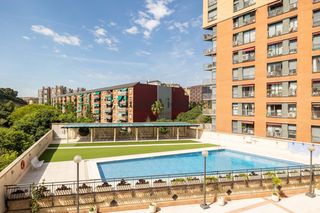 Pis  Carrer de trajà. Precioso piso con parking y piscina en el barrio de montjuic, en