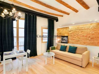 Etagenwohnung  Carrer de sant antoni abat. Piso reformado a escasos metros del mercat de st. antoni