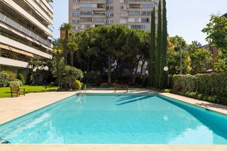 Affitto Appartamento  Carrer de beltrán i rózpide. Precioso piso reformado con terraza, piscina y parking en pedral