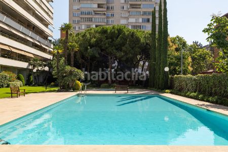 Alquiler Piso  Carrer de beltrán i rózpide. Precioso piso reformado con terraza, piscina y parking en pedral