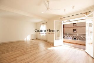 Alquiler Piso  Carrer de sant elies. Precioso piso reformado con terraza en galvany, barcelona, en al