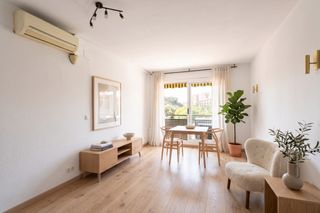 Pis  Carrer de trajà. Precioso piso con parking y piscina en el barrio de montjuic, en