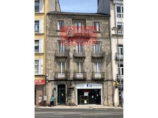 Edifici a Paradai. Un edificio clásico con una fachada de otros tiempos en pleno ce