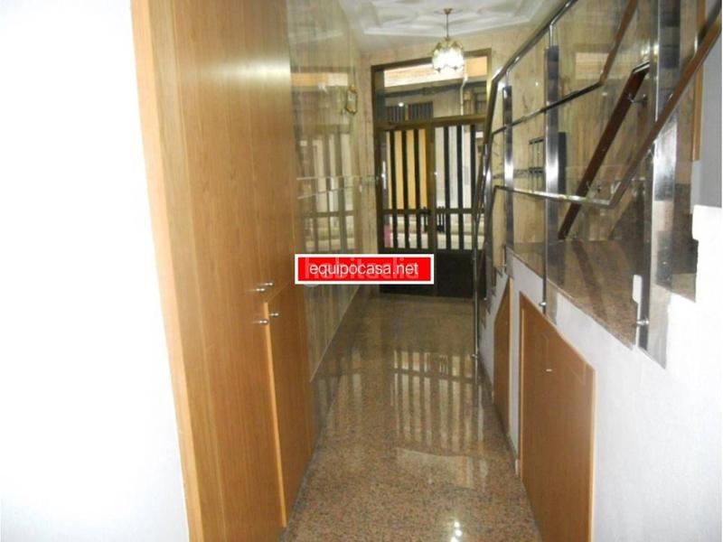 Foto 490bf205-80b9-48a5-9ada-497d7da2fe1c. Piso este inmueble situado en una zona en auge dispone de numerosos servicios en su entorno desde supermercados hasta farmacias pasando en Lugo