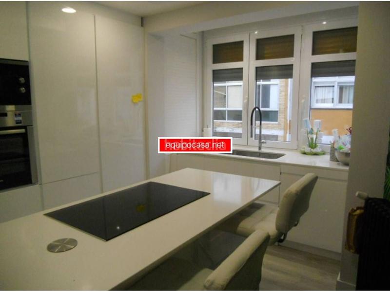 Foto 4d0a77b2-2f77-485e-8967-cdd5419a44b9. Piso este inmueble situado en una zona en auge dispone de numerosos servicios en su entorno desde supermercados hasta farmacias pasando en Lugo