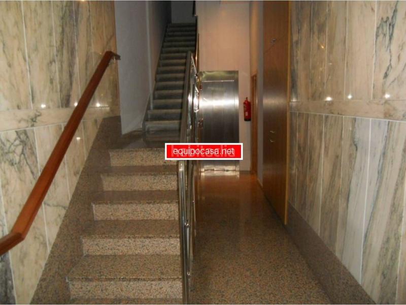 Foto ae18e63a-9578-4662-a1c5-beb889a25852. Piso este inmueble situado en una zona en auge dispone de numerosos servicios en su entorno desde supermercados hasta farmacias pasando en Lugo