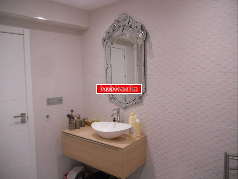 Foto b57278df-3d71-4c5f-86d0-f12a6bde0e60. Piso este inmueble situado en una zona en auge dispone de numerosos servicios en su entorno desde supermercados hasta farmacias pasando en Lugo
