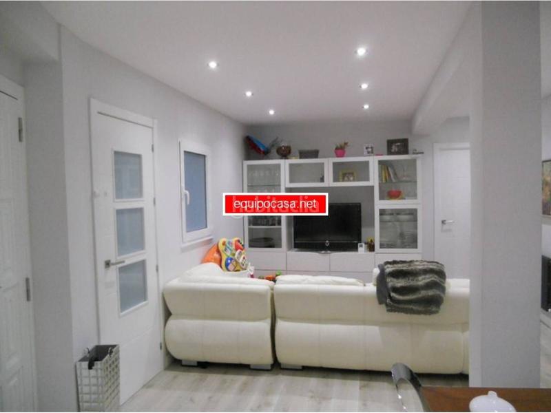 Foto d57ad254-7d34-4f41-be6d-f7cfa3ce883f. Piso este inmueble situado en una zona en auge dispone de numerosos servicios en su entorno desde supermercados hasta farmacias pasando en Lugo
