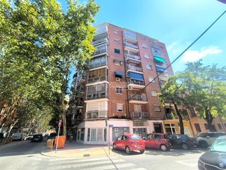 Business premise in Estación-Parque O´Donnell. Local comercial en venta en alcalá de henares