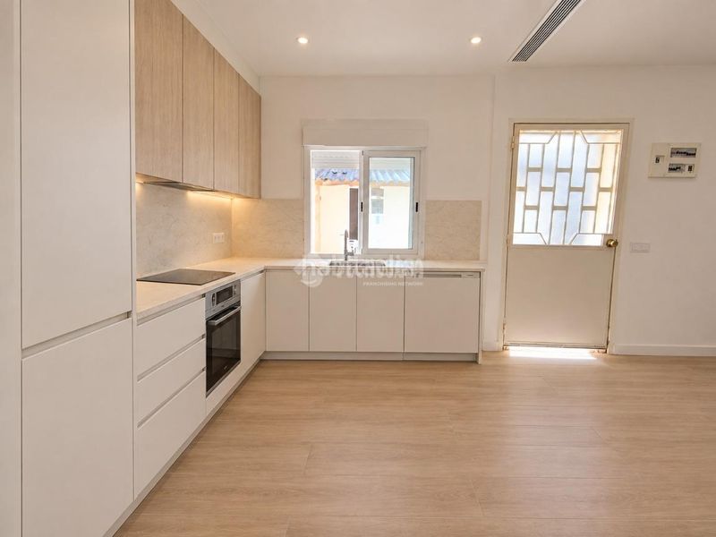 Foto 0a9a4178-f705-4b47-887c-3ce3bd291a9e. Casa aparellada a Val Alcalá de Henares