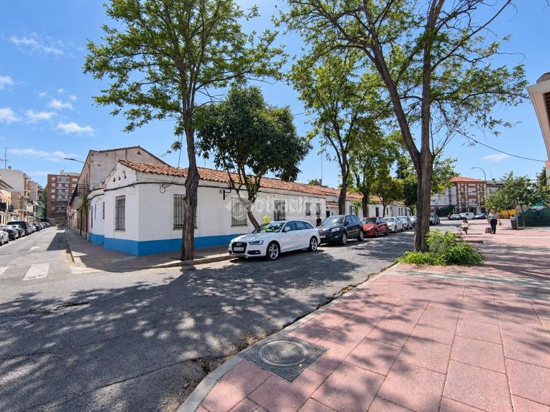 Foto 2e566b6b-39b3-4823-89b3-1eb9331afb6e. Casa aparellada a Val Alcalá de Henares