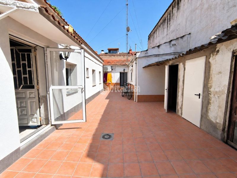 Foto 37579775-9116-4064-bfcb-8ff507cdc0c6. Casa aparellada a Val Alcalá de Henares