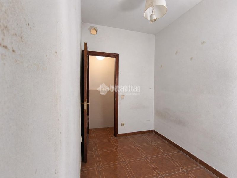 Foto 8d076f6f-6837-4b8d-a0c2-88664355313e. Casa aparellada a Val Alcalá de Henares