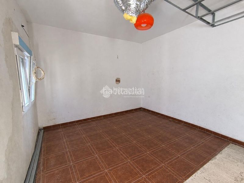 Foto 9bec8f39-e31b-4ca8-9cb9-325d8a6e1c87. Casa aparellada a Val Alcalá de Henares