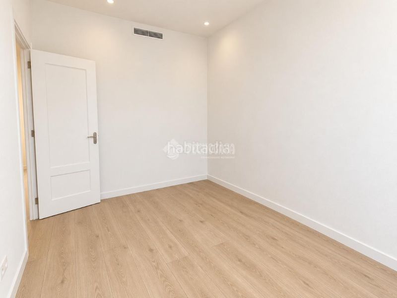Foto b238a894-9d90-47d3-a105-2c8d30c83601. Casa aparellada a Val Alcalá de Henares