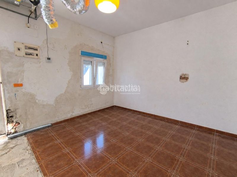 Foto b7271943-fde1-4f2d-8606-a21370634c74. Casa aparellada a Val Alcalá de Henares