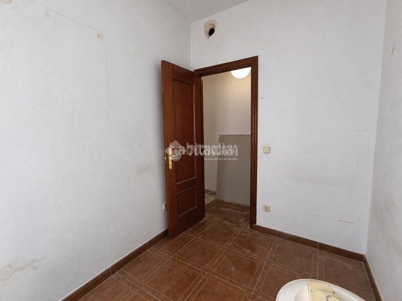 Foto dd01521b-144d-4c08-9937-8aab6f1023f0. Casa aparellada a Val Alcalá de Henares