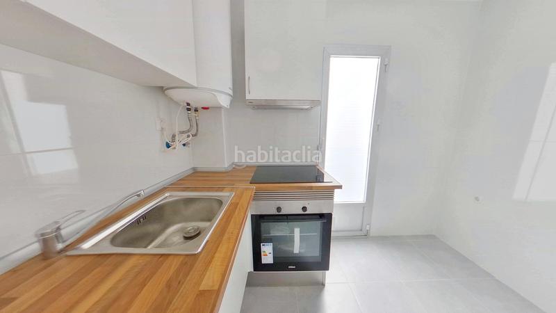Foto 80d5f61f-71c4-48a5-b8de-7fc8a5291f6d. Alquiler piso en Los Rosales Madrid