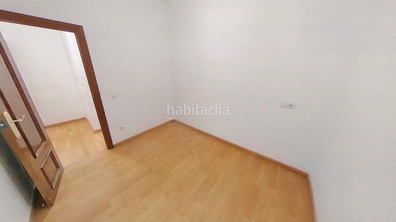 Foto f244ba36-c3a1-4597-9916-b2da0c093d48. Lloguer pis a Sant Crist Badalona