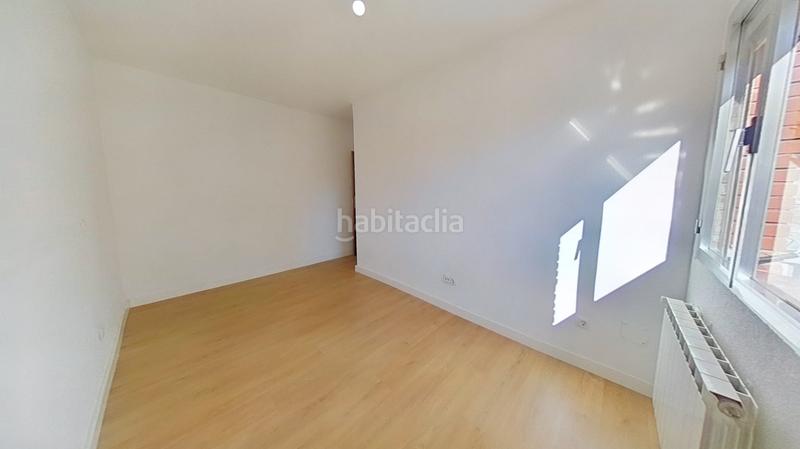 Foto f24db2ee-f6d1-4f8a-8dbc-a001ec803ebf. Alquiler piso en Numancia Madrid